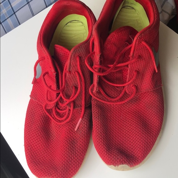 Red Nike Roshe’s - Picture 3 of 5
